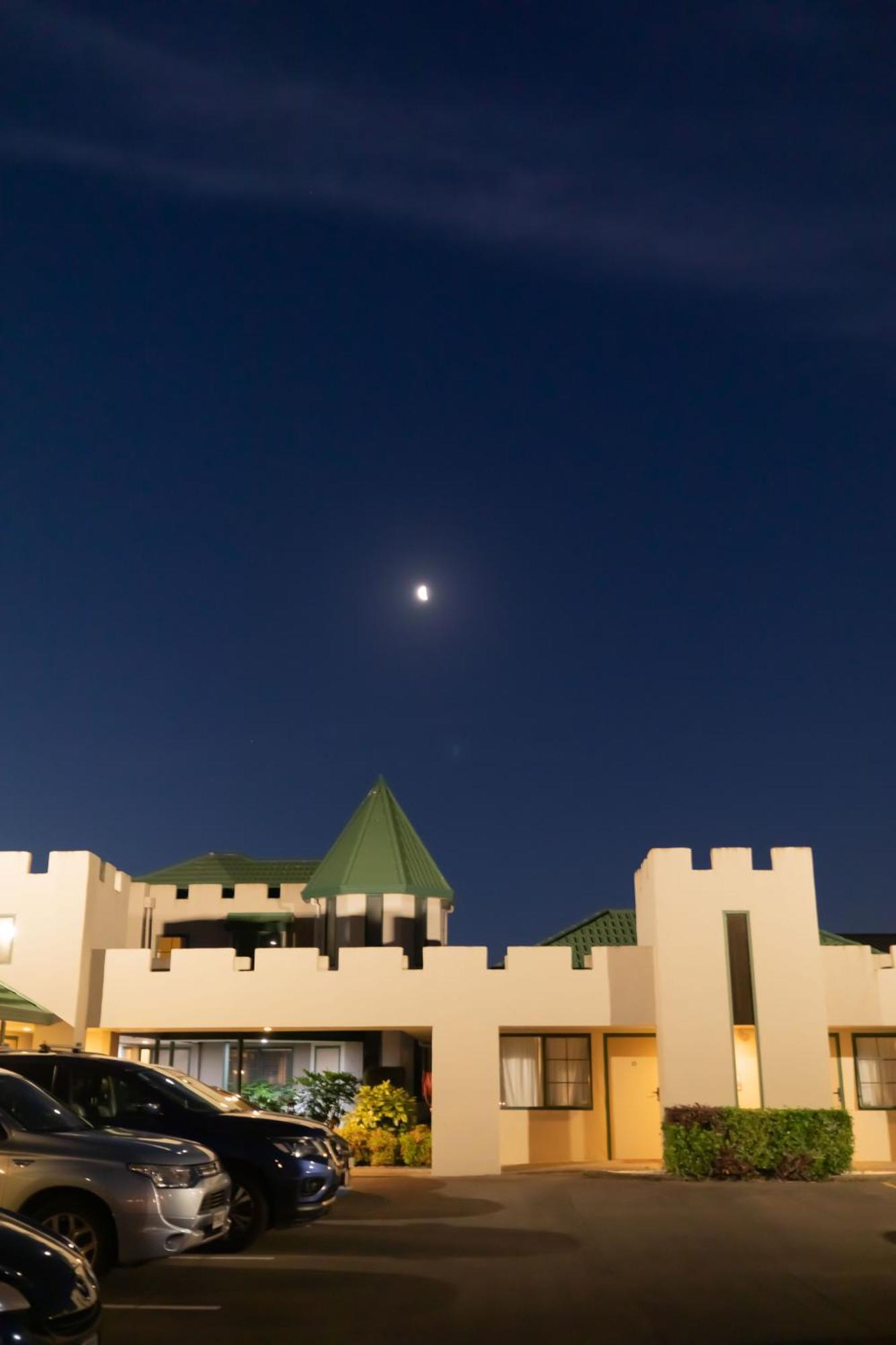 Camelot Motor Lodge And Conference Centre Палмерстон-Норт Экстерьер фото